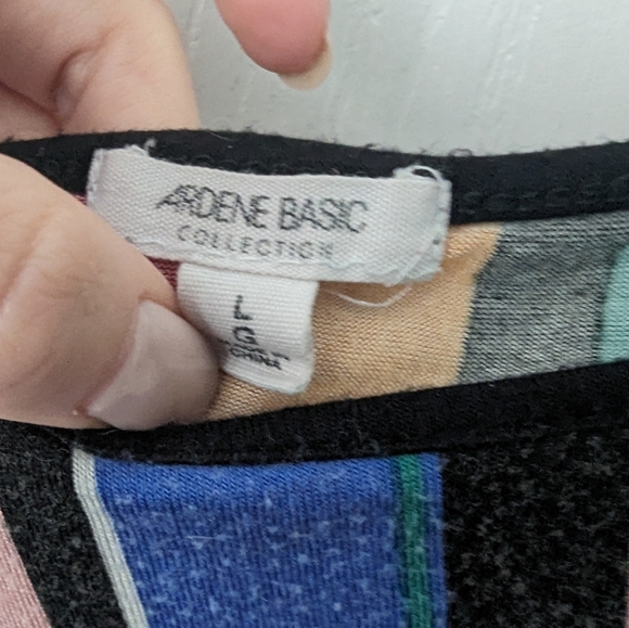 Adrene crop top size large but first more like a medium - Picture 2 of 2